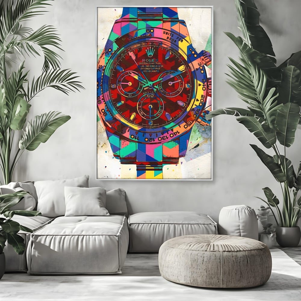 Tablou canvas cu tablou canvas cu ceas colorat tip rolex, in rama de aluminiu argintiu, pe perete intr-un living